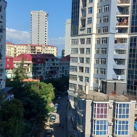 Andrew'S 2 Rooms Apartment In Batumi Ანდრიას 2 Ოთახიანი Აპარტამენტი Ბათუმში 外观 照片